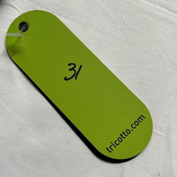 ⭐️nwt Tricotto Denim Capris⭐️ - Picture 8 of 8